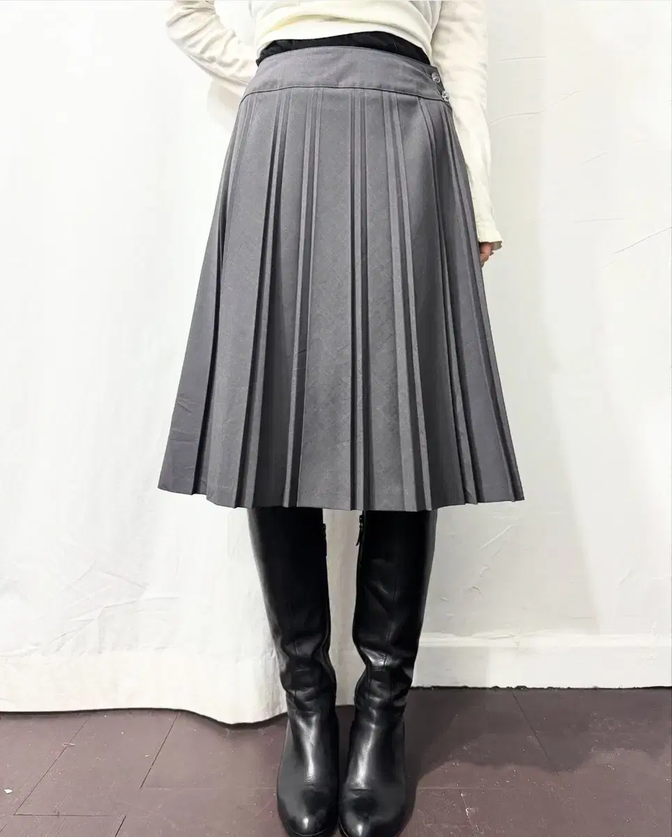 pleats midi skirt